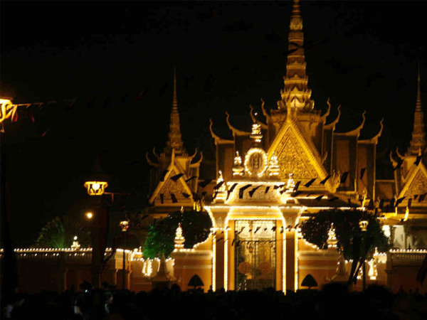 royal-palace-phnom-penh-03